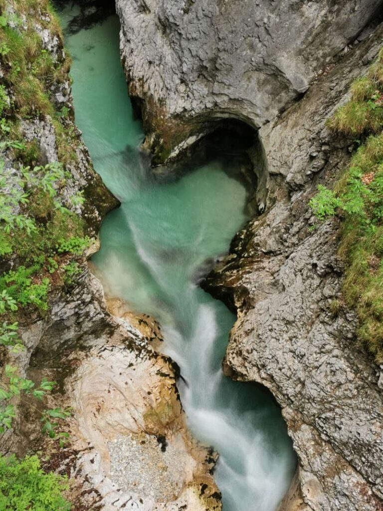 Beobachte die Strudeltöpfe in der Geisterklamm