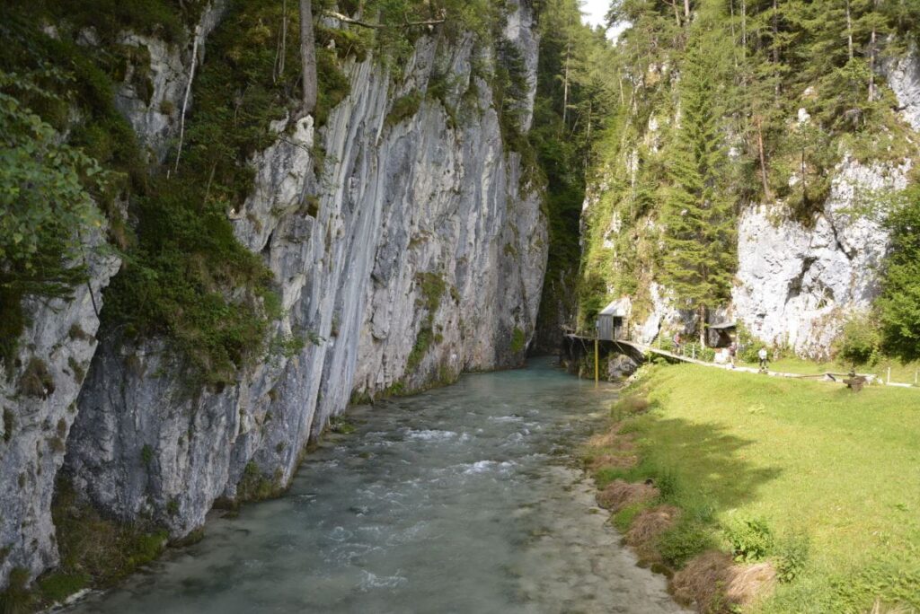 Hier beginnt die Leutaschklamm Wasserfallsteig Wanderung in Mittenwald