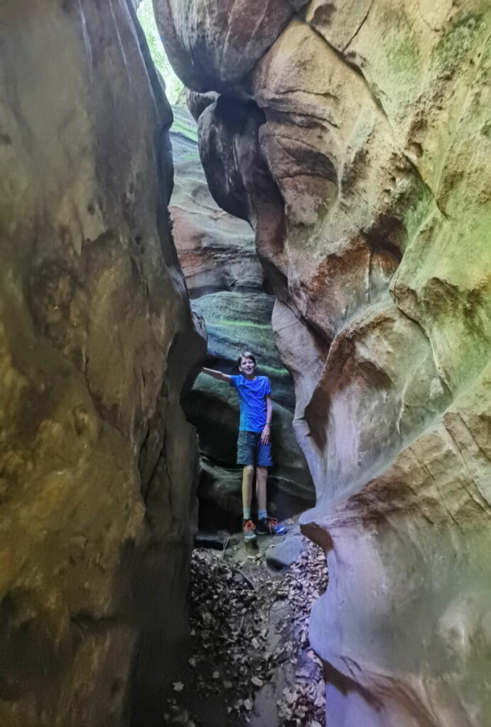 Die schönsten Klammen Deutschlands entdecken - meterhohe Felswände in der Teufelsschlucht