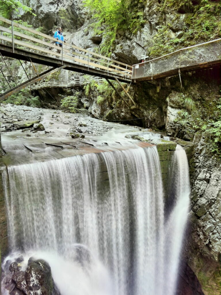 Die Rappenlochschlucht mit riesigen Wasserfällen, das Kirchle und die Alplochschlucht mit steilen Felsen