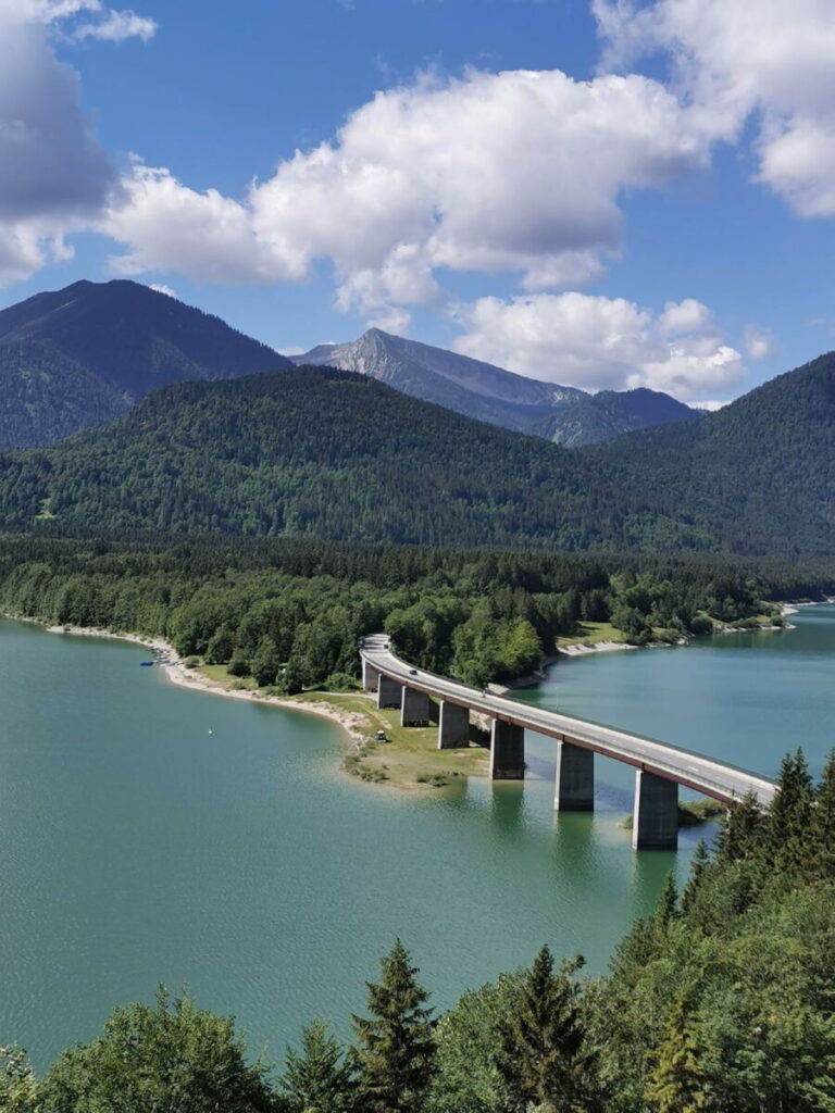 bekannte Brücken in Deutschland: Die Faller Klamm Brücke am Sylvensteinsee