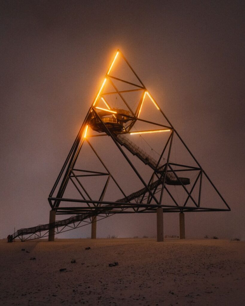 bekannte Brücken bei Nacht besteigen: Im Tetraeder Bottrop