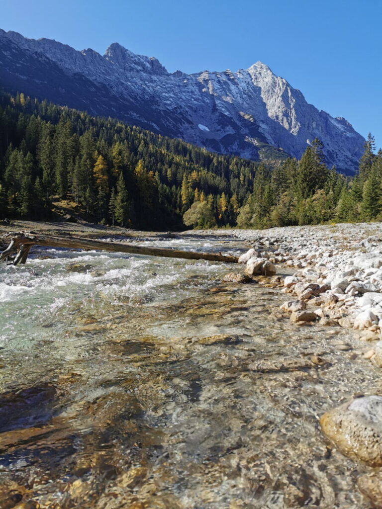 Atemberaubende Natur an der Leutascher Ache im Gaistal