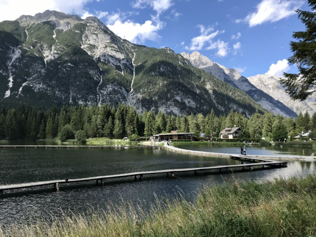 Dank der Stege kannst du perfekt im Weidachsee angeln